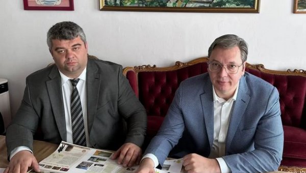 ПОНОСАН НА СРБИЈУ КОЈА НАПРЕДУЈЕ Вучић обишао Ириг - једино место које није успео да посети приликом посете Сремском округу (ФОТО) ПОНОСАН НА СРБИЈУ КОЈА НАПРЕДУЈЕ Вучић обишао Ириг - једино место које није успео да посети приликом посете Сремском округу (ФОТО)