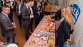 BONŽUR ZRENJANIN: Najviši diplomatski kor Francuske u Srbiji u gradu na Begeju (FOTO) BONŽUR ZRENJANIN: Najviši diplomatski kor Francuske u Srbiji u gradu na Begeju (FOTO)