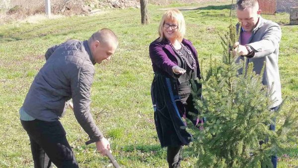 ШИРИ СЕ ПАРК ПРИЈАТЕЉСТВА: Ново правило Пољопривредне школе Вршац ШИРИ СЕ ПАРК ПРИЈАТЕЉСТВА: Ново правило Пољопривредне школе Вршац