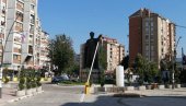 ON NAS TERA DA ODEMO ODAVDE Građani centralnog Kosmeta o Kurtiju i ukidanju dinara ON NAS TERA DA ODEMO ODAVDE Građani centralnog Kosmeta o Kurtiju i ukidanju dinara