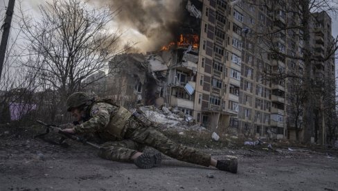 РАТ У УКРАЈИНИ: Зашто је тешко заузети Авдејевку? Британски аналитичар: Украјина остаје без оружја током зиме (ФОТО/ВИДЕО)