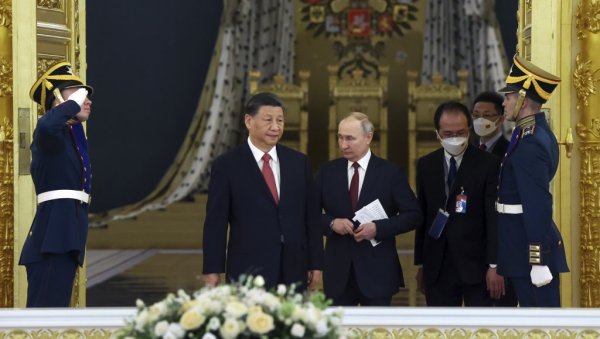 БУГАРСКИ НОВИНАР О СУСРЕТУ ПУТИНА И СИЈА: Европа је највећи губитник, вуче се као пребијен пас БУГАРСКИ НОВИНАР О СУСРЕТУ ПУТИНА И СИЈА: Европа је највећи губитник, вуче се као пребијен пас