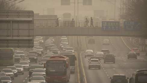 PEŠČANA OLUJA GUTA GRADOVE U KINI: Ništa se ne vidi od narandžaste magle (FOTO)