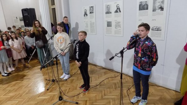 ПЕСНИЧКО ВЕЧЕ МЛАДИХ: У Врњачкој Бањи обележен Међународни Дан поезије ПЕСНИЧКО ВЕЧЕ МЛАДИХ: У Врњачкој Бањи обележен Међународни Дан поезије