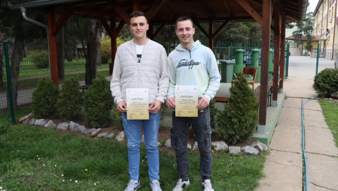 SVILAJNAČKI ĐACI POBEDILI U DVE KATEGORIJE: Ostvarili su odlične rezultate SVILAJNAČKI ĐACI POBEDILI U DVE KATEGORIJE: Ostvarili su odlične rezultate