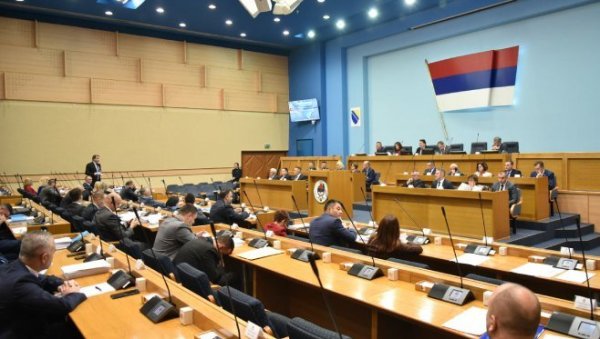 ЗАКОН О ИМОВИНИ ИДЕ НА ПОПРАВНИ: Са дневног реда седнице НС Српске повучен Предлог закона о непокретностима ЗАКОН О ИМОВИНИ ИДЕ НА ПОПРАВНИ: Са дневног реда седнице НС Српске повучен Предлог закона о непокретностима