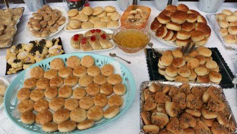 SLATKI MLADENČIĆI MLADENCIMA U ČAST: U Smederevu na praznik održana tradicionalna izložba slatkih i slanih proizvoda (FOTO)
