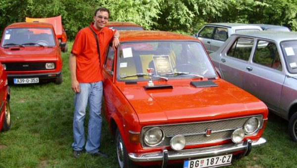 СТОЈАДИНА ВОЗЕ ЗА ГУШТ: Љубитељи некада популарне “заставе 101” чувају своје аутомобиле са пуно љубави СТОЈАДИНА ВОЗЕ ЗА ГУШТ: Љубитељи некада популарне “заставе 101” чувају своје аутомобиле са пуно љубави
