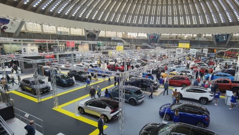 INSPEKCIJA ZATVORILA ŠTANDOVE NA SAJMU AUTOMOBILA: Oblepljeni trakom zbog neevidentiranja prometa