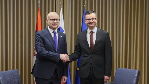 MINISTRI ODBRANE VUČEVIĆ I ŠAREC U LJUBLJANI: Razgovori o vojnotehničkoj saradnji, KFOR-u i pomoći tokom elementarnih nepogoda (FOTO)