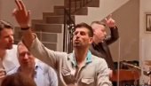 НОВАК ЂОКОВИЋ У ТРАНСУ: Три прста увис и тотална лудница кад је кренула ова песма (ВИДЕО) НОВАК ЂОКОВИЋ У ТРАНСУ: Три прста увис и тотална лудница кад је кренула ова песма (ВИДЕО)