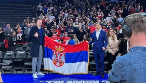 ОВО ЈЕ СРБИЈА: Амери гледају и не верују шта им се дешава усред Вашингтона (ВИДЕО) ОВО ЈЕ СРБИЈА: Амери гледају и не верују шта им се дешава усред Вашингтона (ВИДЕО)