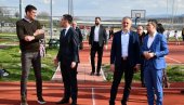 URUČENA DONACIJA ĐACIMA: Ministar sporta Zoran Gajić posetio Kraljevo, Ušće i Studenicu URUČENA DONACIJA ĐACIMA: Ministar sporta Zoran Gajić posetio Kraljevo, Ušće i Studenicu