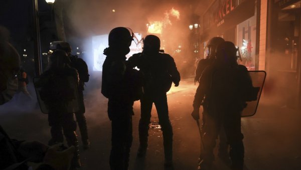 ПРИЛИКА ЗА ЕКСТРЕМИСТЕ И НЕПРИЈАТЕЉЕ ДРЖАВЕ: Коме је потребан хаос на улицама и у шта би то могло да се претвори? ПРИЛИКА ЗА ЕКСТРЕМИСТЕ И НЕПРИЈАТЕЉЕ ДРЖАВЕ: Коме је потребан хаос на улицама и у шта би то могло да се претвори?