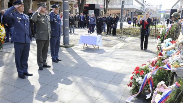 ЖРТВАМА У СПОМЕН: И у Краљеву обележен Дан сећања на страдале у НАТО агресији 1999. (ФОТО) ЖРТВАМА У СПОМЕН: И у Краљеву обележен Дан сећања на страдале у НАТО агресији 1999. (ФОТО)