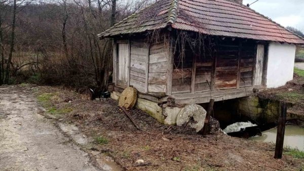 ПОНОВО СЕ ЧУЈЕ ВОДЕНИЧКИ ТОЧАК: Коначно обновљен драгуљ сеоске баштине у Вировцу код Мионице - Јанковића воденица опет меље жито