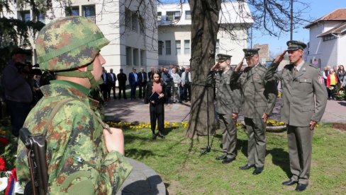 БИЛО ЈЕ МЕЂУ ПРВИМ ГРАДОВИМА НА КОЈИ СУ ПАЛЕ БОМБЕ: У Смедереву одржан комеморативни скуп у знак сећања на жртве НАТО агресије (ФОТО)