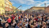 HILJADE LJUDI SE OKUPILO U SOMBORU: Grad gde su pale prve bombe i ljudski životi - Uskoro centralna državna ceremonija (FOTO)