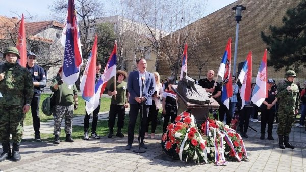 ДА НИКАД НЕ ИЗБЛЕДИ СЕЋАЊЕ НА ЈУНАКЕ: У Параћину обележена 24. година од почетка НАТО агресије ДА НИКАД НЕ ИЗБЛЕДИ СЕЋАЊЕ НА ЈУНАКЕ: У Параћину обележена 24. година од почетка НАТО агресије