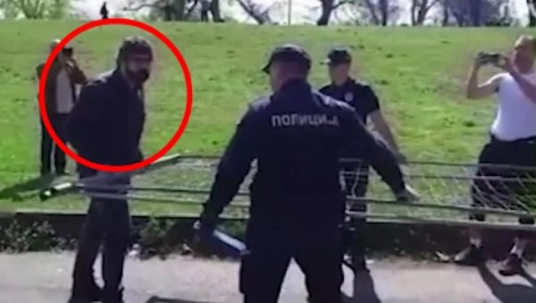 ЛАЗОВИЋ ВЕРБАЛНО НАПАО ПОЛИЦИЈУ: Псовао и викао на полицајце (ВИДЕО) ЛАЗОВИЋ ВЕРБАЛНО НАПАО ПОЛИЦИЈУ: Псовао и викао на полицајце (ВИДЕО)