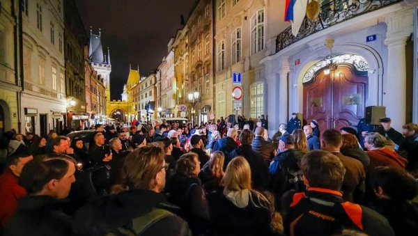 КО ПОСЕЈЕ КОСОВО, ЖАЊЕ КРИМ: Порука грађана Чешке са традицоналног помена жртвама НАТО агресије (ФОТО) КО ПОСЕЈЕ КОСОВО, ЖАЊЕ КРИМ: Порука грађана Чешке са традицоналног помена жртвама НАТО агресије (ФОТО)