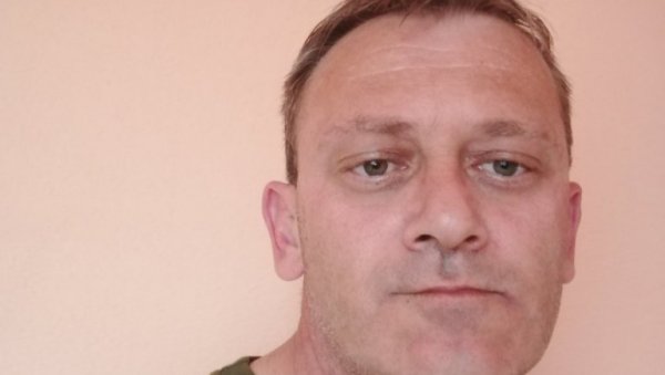 ХРВАТСКИ ВОЈНИК ХТЕО ДА МЕ ЗАКОЉЕ, ПА РЕКАО: НЕЋУ, ЈОШ СИ МАЛИ: Саша Милошевић, преживели из масакра у Сијековцу 1992. за Новости ХРВАТСКИ ВОЈНИК ХТЕО ДА МЕ ЗАКОЉЕ, ПА РЕКАО: НЕЋУ, ЈОШ СИ МАЛИ: Саша Милошевић, преживели из масакра у Сијековцу 1992. за Новости