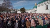 DA LI JE OVO POSLEDNJA LITURGIJA U KIJEVO-PEČERSKOJ LAVRI: Hiljade ljudi na bogosluženju, mitropolit imao jaku poruku za vernike (VIDEO)