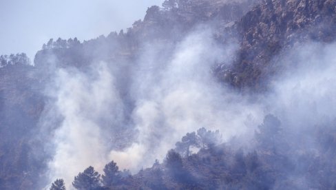 BUKTI POŽAR U ŠPANIJI: Evakuisano više od 1.500 stanovnika - izdato upozorenje za turiste, noćas će biti kritično (FOTO) BUKTI POŽAR U ŠPANIJI: Evakuisano više od 1.500 stanovnika - izdato upozorenje za turiste, noćas će biti kritično (FOTO)