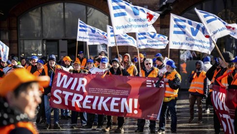 BERLIN KARTOM ŠANSI MAMI AKADEMCE: Set mera koje olakšavaju ulazak fakultetlija na nemačko tržište rada BERLIN KARTOM ŠANSI MAMI AKADEMCE: Set mera koje olakšavaju ulazak fakultetlija na nemačko tržište rada