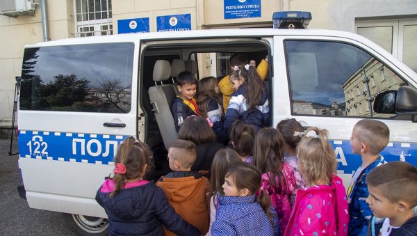 ДОДИК: ШКОЛУЈЕМО ПАТРИОТЕ: На централној свечаности у Бањалуци обележен Дан полиције РС