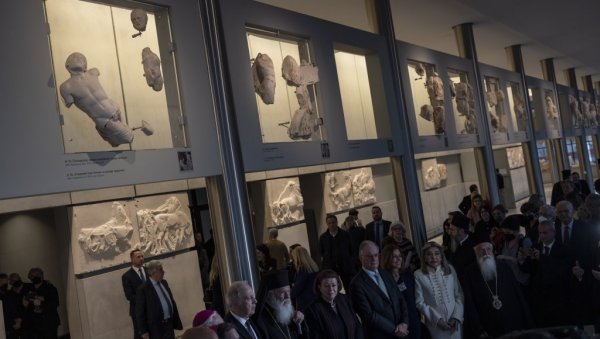 ВЕЛИКИ КОРАК КА БУДУЋОЈ САРАДЊИ: Ватикан Грчкој вратио фрагменте скулптуре Партенона ВЕЛИКИ КОРАК КА БУДУЋОЈ САРАДЊИ: Ватикан Грчкој вратио фрагменте скулптуре Партенона
