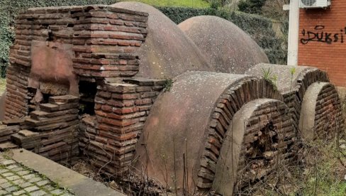 JEDNO OD NAJVREDNIJIH TRAGOVA PRVIH HRIŠĆANA SAKRIVENO ŽBUNJEM: Ranohrišćanska grobnica u Niškoj Banji nezaštićena i izložena zubu vremena