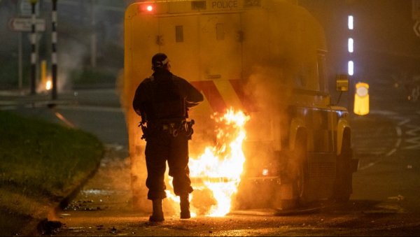 БРИТАНСКИ ОБАВЕШТАЈЦИ УПОЗОРАВАЈУ: Врло вероватни терористички напади у Северној Ирској БРИТАНСКИ ОБАВЕШТАЈЦИ УПОЗОРАВАЈУ: Врло вероватни терористички напади у Северној Ирској