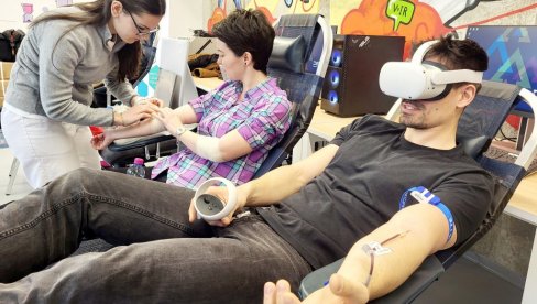 DOBROVOLJNO DAVANJE KRVI U NAUČNO-TEHNOLOŠKOM PARKU NOVI SAD: Donacija dragocene tečnosti uz VR naočare i virtualnu realnost DOBROVOLJNO DAVANJE KRVI U NAUČNO-TEHNOLOŠKOM PARKU NOVI SAD: Donacija dragocene tečnosti uz VR naočare i virtualnu realnost