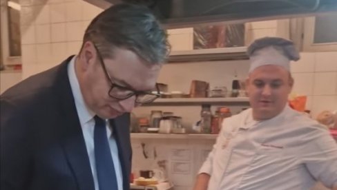 POSLE SE PITAM ŠTO SAM DEBEO... Vučić objavio snimak pred svečanu večeru sa grčkom predsednicom, pa se našalio (VIDEO) POSLE SE PITAM ŠTO SAM DEBEO... Vučić objavio snimak pred svečanu večeru sa grčkom predsednicom, pa se našalio (VIDEO)