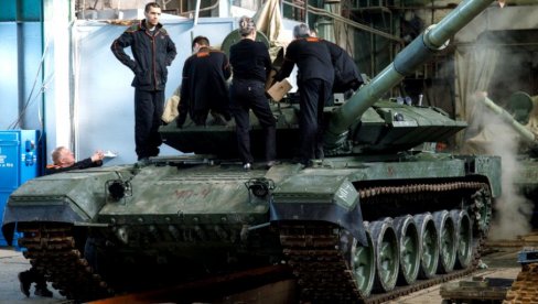 RUSKE OKLOPNE ZVERI JOŠ MOĆNIJE: Vojska dobila moderniju seriju tenkova T-90 poriv i T-72 (VIDEO) RUSKE OKLOPNE ZVERI JOŠ MOĆNIJE: Vojska dobila moderniju seriju tenkova T-90 poriv i T-72 (VIDEO)