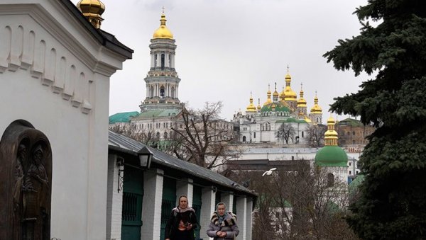 ЈУТРОС ЈЕ СВЕ МИРНО У ЛАВРИ: Игуман позива монахе да остану верни Цркви (ФОТО)