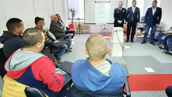 БЕЗ ВОЗАЧКЕ И 17 ДОКТОРА НАУКА: Одржан 1.000-ти семинар за несавесне возаче, 11.534 поново добило дозволу БЕЗ ВОЗАЧКЕ И 17 ДОКТОРА НАУКА: Одржан 1.000-ти семинар за несавесне возаче, 11.534 поново добило дозволу