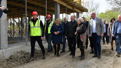 NAPREDUJE DOGRADNJA VRTIĆA U KOVILJU: Radovi vredni 140 miliona dinara biće završeni do kraja iduće godine NAPREDUJE DOGRADNJA VRTIĆA U KOVILJU: Radovi vredni 140 miliona dinara biće završeni do kraja iduće godine
