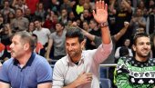 ОТКРИВЕНО! Ево зашто је Новак Ђоковић са 100 евра частио навијача Звезде ОТКРИВЕНО! Ево зашто је Новак Ђоковић са 100 евра частио навијача Звезде