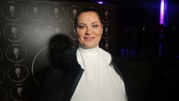 КОМЕНТАРИ САМО ИДУ: Ћерка Јане Тодоровић запевала Шемсин хит и одушевила све КОМЕНТАРИ САМО ИДУ: Ћерка Јане Тодоровић запевала Шемсин хит и одушевила све