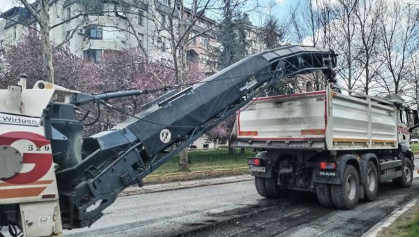 КРАЉА АЛЕКСАНДРА КАО ПОД КОНАЦ: Настављена реконструкција најфреквентније улице у Обреновцу КРАЉА АЛЕКСАНДРА КАО ПОД КОНАЦ: Настављена реконструкција најфреквентније улице у Обреновцу