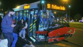 ЖИЛЕ, КУЋО МОЈА, ШТА ЋУ САД БЕЗ ТЕБЕ Потресне сцене на Чукарици - Супруга јаукала поред аутобуса у којем је преминуо возач ГСП-а (ФОТО)