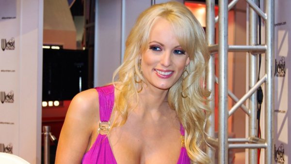 ОГЛАСИЛА СЕ ПОРНО ГЛУМИЦА ЗБОГ КОЈЕ ЈЕ ОПТУЖЕН ТРАМП: Хвала свима на подршци, не желим да пролијем шампањац ОГЛАСИЛА СЕ ПОРНО ГЛУМИЦА ЗБОГ КОЈЕ ЈЕ ОПТУЖЕН ТРАМП: Хвала свима на подршци, не желим да пролијем шампањац
