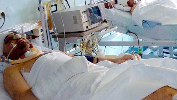 РАНЕ СВЕШТЕНИЧКЕ ПОРОДИЦЕ СТАРОВЛАХ И ДАЉЕ КРВАРЕ: Припадници Сфора их претукли на Васкрс, , правде нема ни након скоро две деценије РАНЕ СВЕШТЕНИЧКЕ ПОРОДИЦЕ СТАРОВЛАХ И ДАЉЕ КРВАРЕ: Припадници Сфора их претукли на Васкрс, , правде нема ни након скоро две деценије