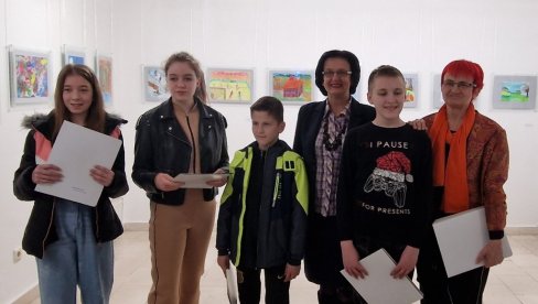NEOBIČNI IZLAGAČI U UMETNIČKOM STUDIJU “TRNAVAC” U VALJEVU: Na izložbi dečje umetnosti prikazan čarobni svet maštarija i veština NEOBIČNI IZLAGAČI U UMETNIČKOM STUDIJU “TRNAVAC” U VALJEVU: Na izložbi dečje umetnosti prikazan čarobni svet maštarija i veština
