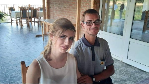 РЕКЛИ СУ МИ ДА НЕЋУ ПРЕПОЗНАТИ СИНА: Ксенија Билић очајна - не знам кад ће ми дати да сахраним Ненада и његову трудну супругу (ФОТО) РЕКЛИ СУ МИ ДА НЕЋУ ПРЕПОЗНАТИ СИНА: Ксенија Билић очајна - не знам кад ће ми дати да сахраним Ненада и његову трудну супругу (ФОТО)