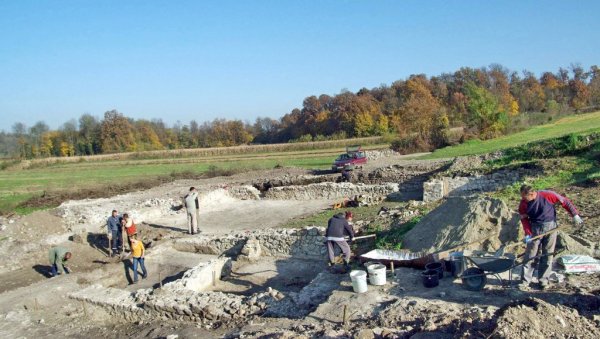 КАКО СУ И РИМЉАНИ ЈУРИЛИ НАШОМ ИБАРСКОМ МАГИСТРАЛОМ: Недељене Новости са археолозима у Ћелијама КАКО СУ И РИМЉАНИ ЈУРИЛИ НАШОМ ИБАРСКОМ МАГИСТРАЛОМ: Недељене Новости са археолозима у Ћелијама