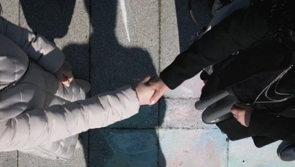 ПРВИ ДОКУМЕНТАРНИ ФИЛМ О БОРБИ СА КАРЦИНОМОМ: Да у Србији имамо барем један рак мање ПРВИ ДОКУМЕНТАРНИ ФИЛМ О БОРБИ СА КАРЦИНОМОМ: Да у Србији имамо барем један рак мање