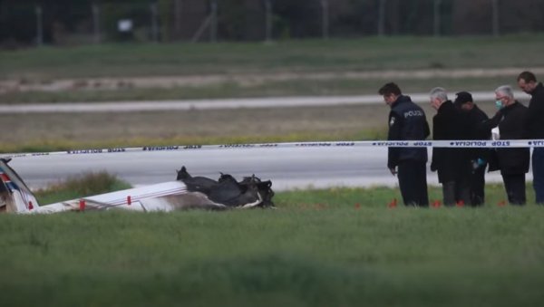 НАКОН НЕСРЕЋЕ У КОЈОЈ ЈЕ СТРАДАО БРАЧНИ ПАР: Аеродром у Пули поново отворен за саобраћај (ВИДЕО) НАКОН НЕСРЕЋЕ У КОЈОЈ ЈЕ СТРАДАО БРАЧНИ ПАР: Аеродром у Пули поново отворен за саобраћај (ВИДЕО)
